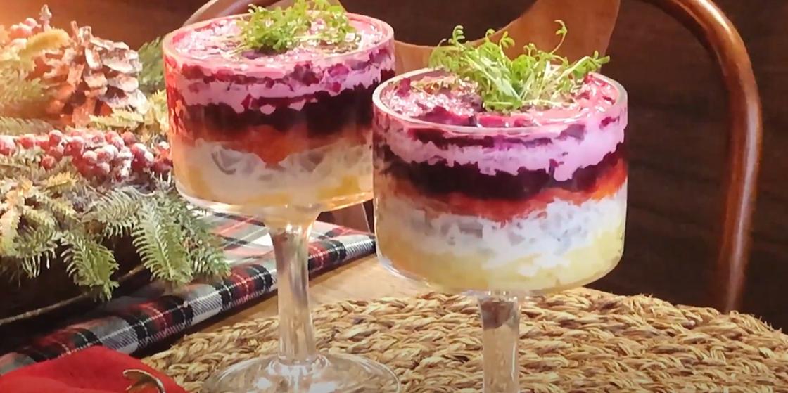 Оливье и не только: 5 ярких салатов для новогоднего стола Новогодняя «Шуба» в бокале