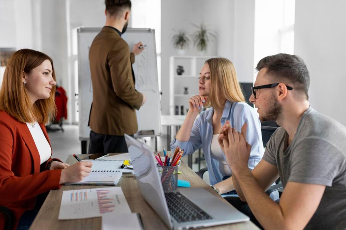 Сентябрь раскроет влияние Урана и подскажет кому звезды дают новый финансовый рост Водолей