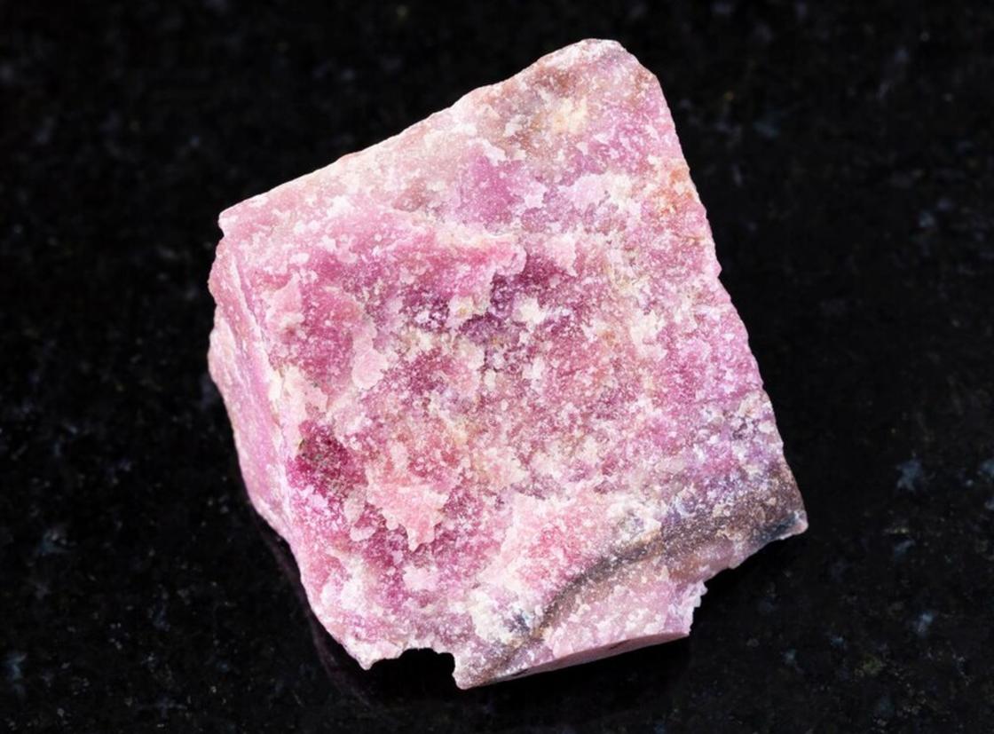 Внешний вид и физические свойства родонита