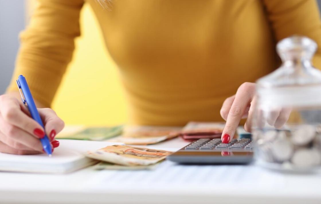 Как Ретроградный Меркурий и Плутон в Водолее формируют финансы и новые шансы Водолей