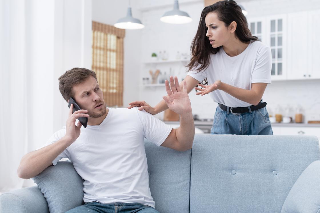 Аркан Дьявол в раскладах на любовь и отношения