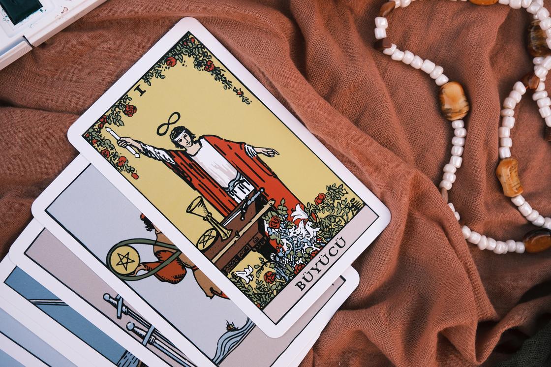 Тайны старших арканов: значения и сценарии судьбы в Таро Маг