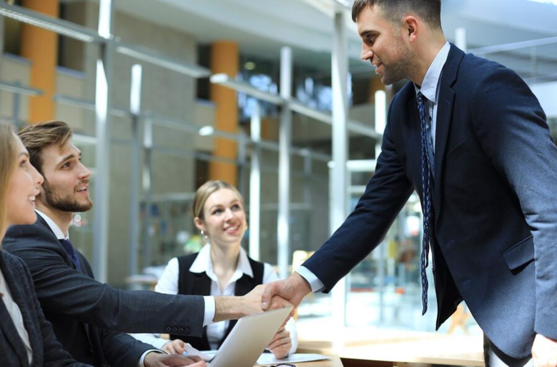 Как оппозиция Марса и Плутона влияет на карьеру и финансы в январском периоде Дева