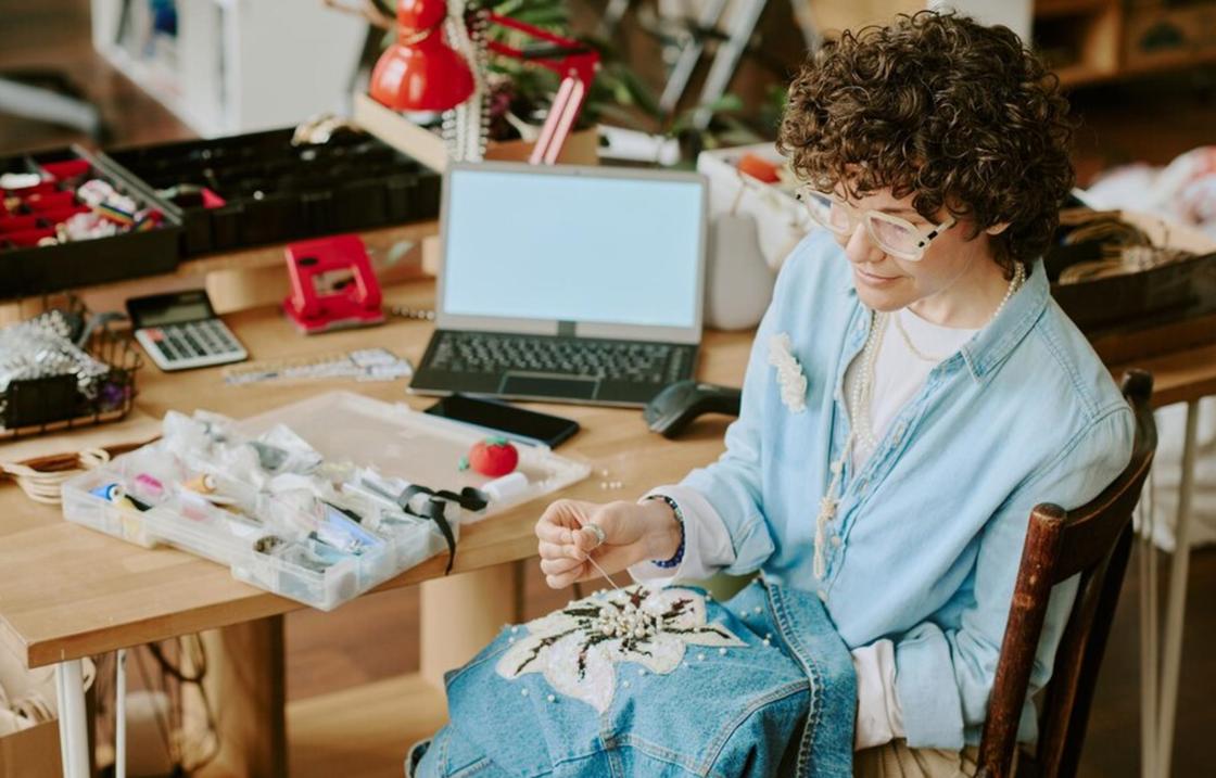 Как Ретроградный Меркурий и Плутон в Водолее формируют финансы и новые шансы Телец