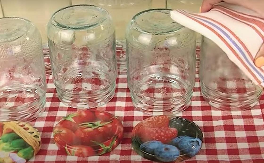 Стерилизация банок кипятком