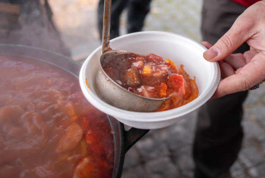 Готовим на костре: 5 необычных блюд в казане для вкусного пикника Бограч