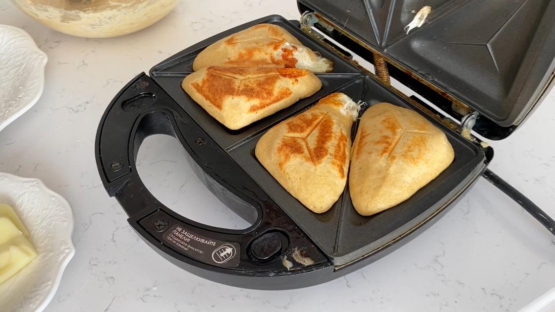 Полезные завтраки: лучшие утренние блюда от Гульжаннат Нурушевой Овсяные оладьи с сыром