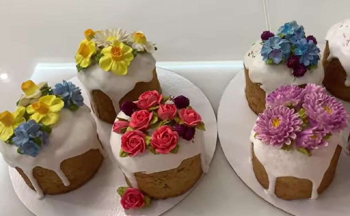 Как украсить пасхальный кулич: глазурь, посыпки и орнаменты Цветы из белкового заварного крема