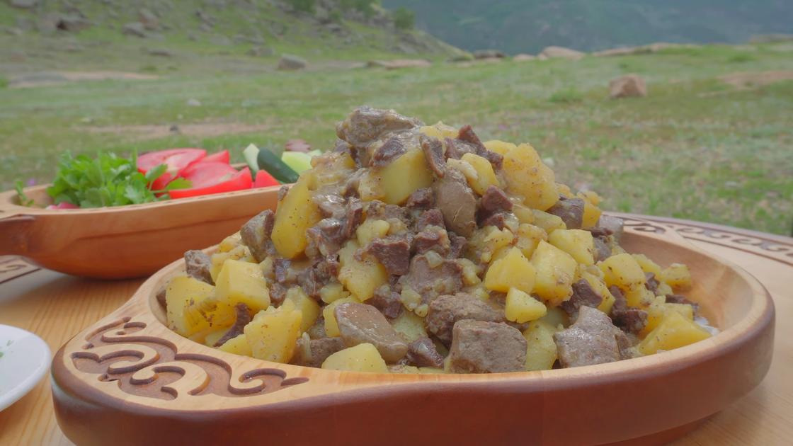 Готовим на костре: 5 необычных блюд в казане для вкусного пикника Куырдак