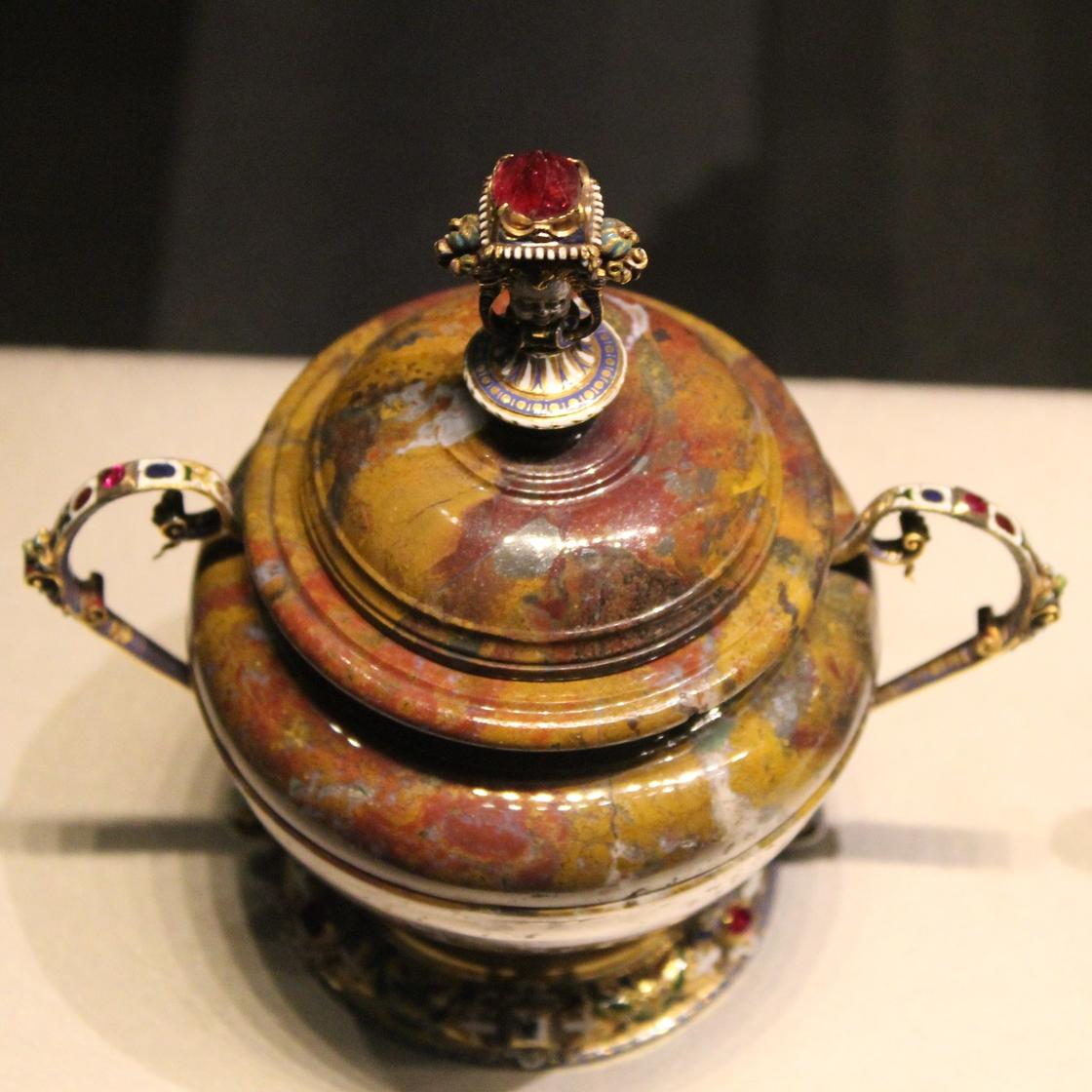 Яшма: универсальный камень с многоцветной энергетикой Магические свойства камня