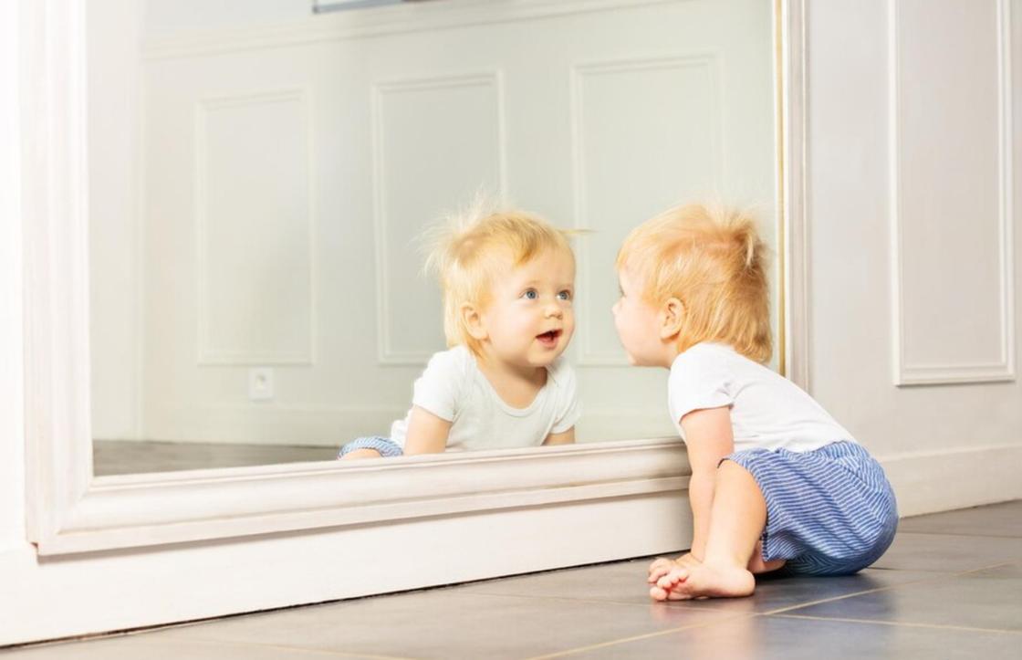 Сон напротив зеркал — к опасности