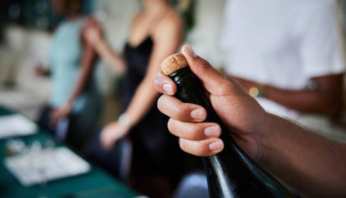 Нагрейте горлышко бутылки