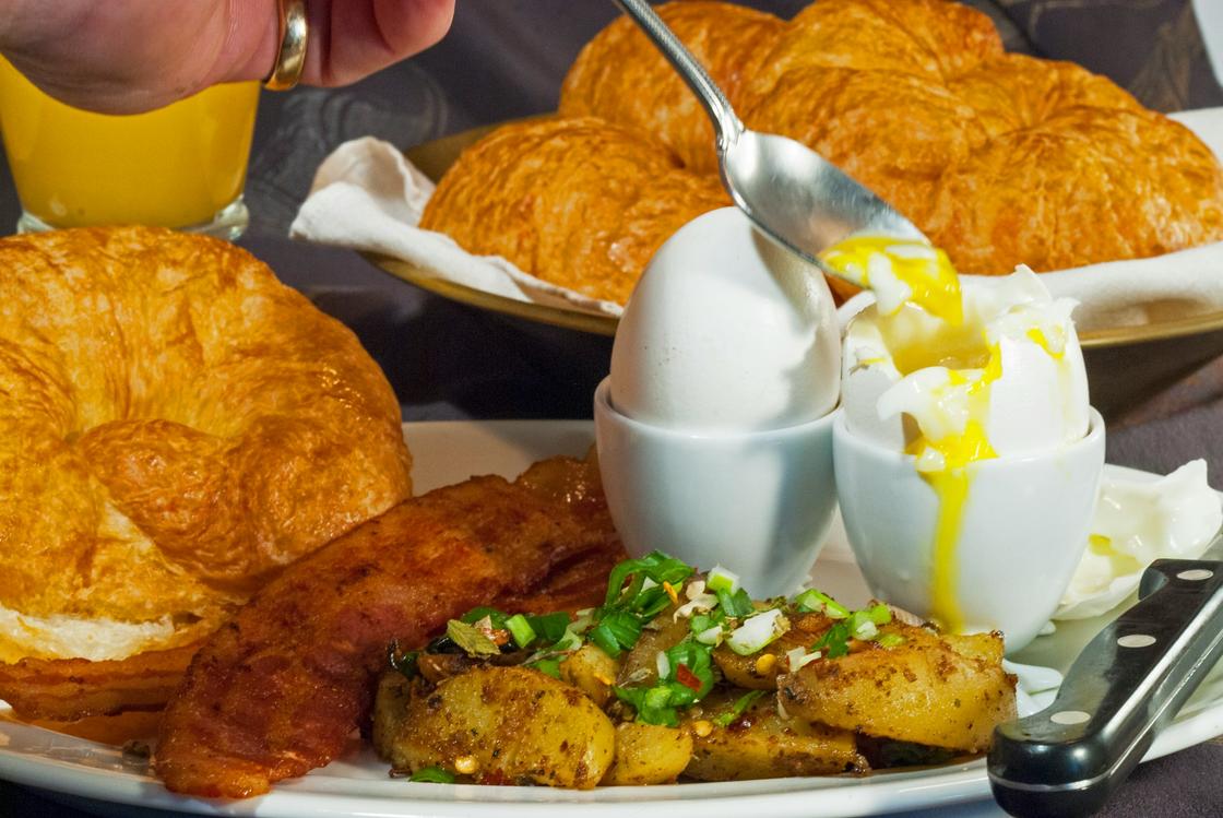 Сколько варить яйца всмятку