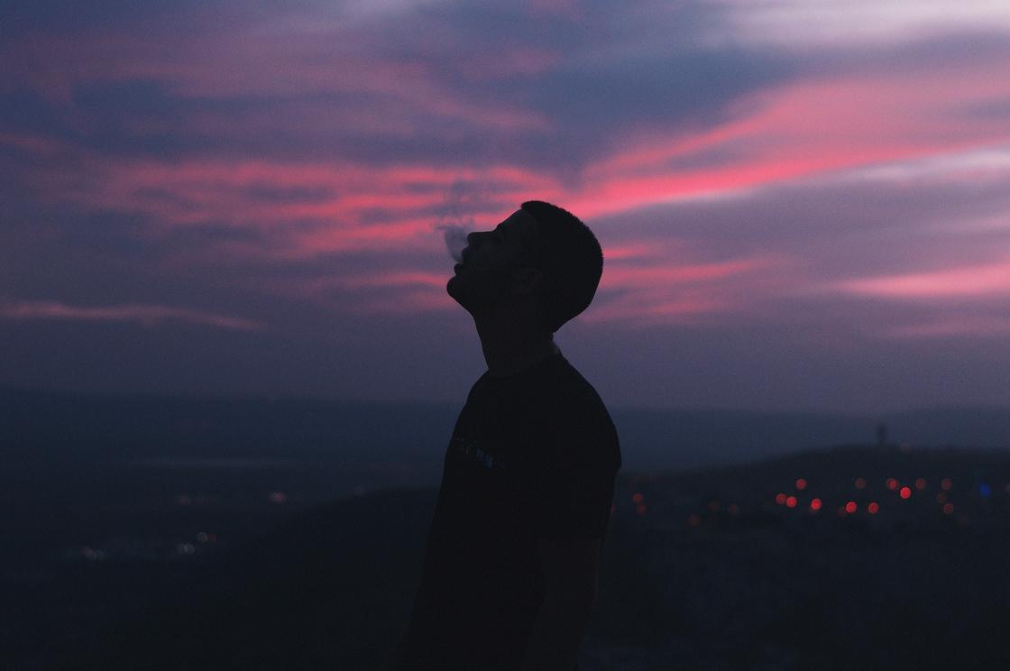 Курение во сне: сигналы от подсознания и возможные предупреждения Как Мишель Нострадамус трактует курение во сне?