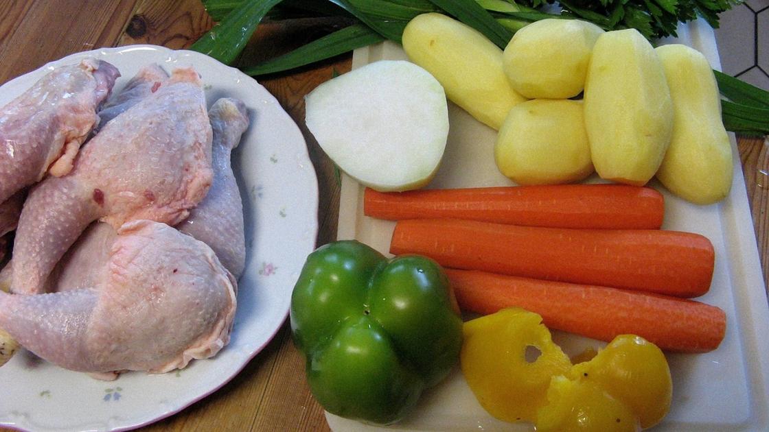 Сколько варить домашнюю курицу кусочками на плите?