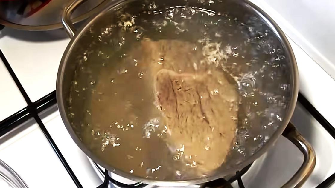 Сколько варить говяжью печень: секреты мягкости и сочного вкуса Кладите печень в кипящую воду