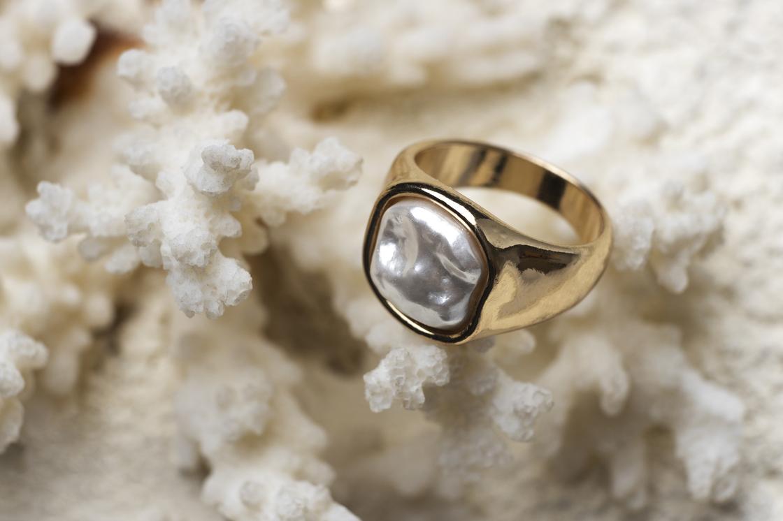 Перламутр: океаническое сокровище и его значение в ювелирке Как выглядит перламутр и как его отличить от подделки