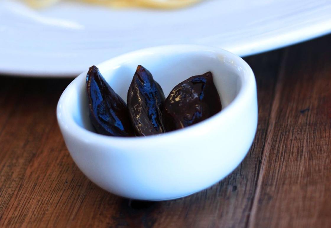 У черного чеснока специфический вкус