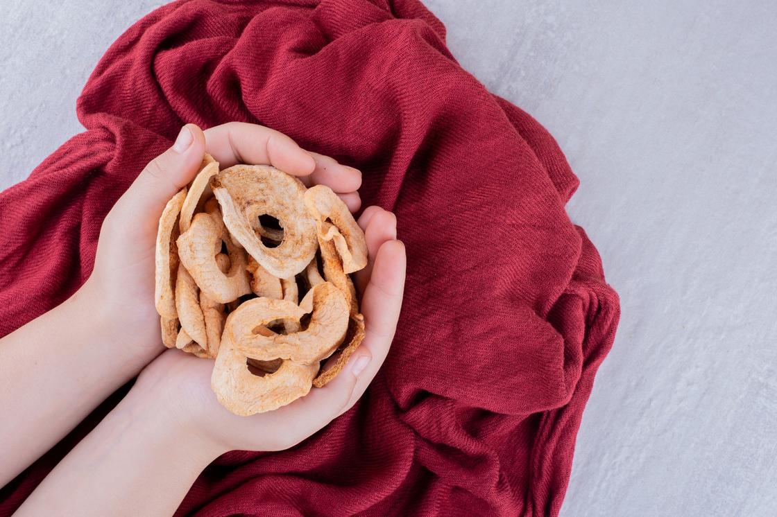 Замените сахар без вреда для здоровья с помощью натуральных альтернатив Яблочные чипсы