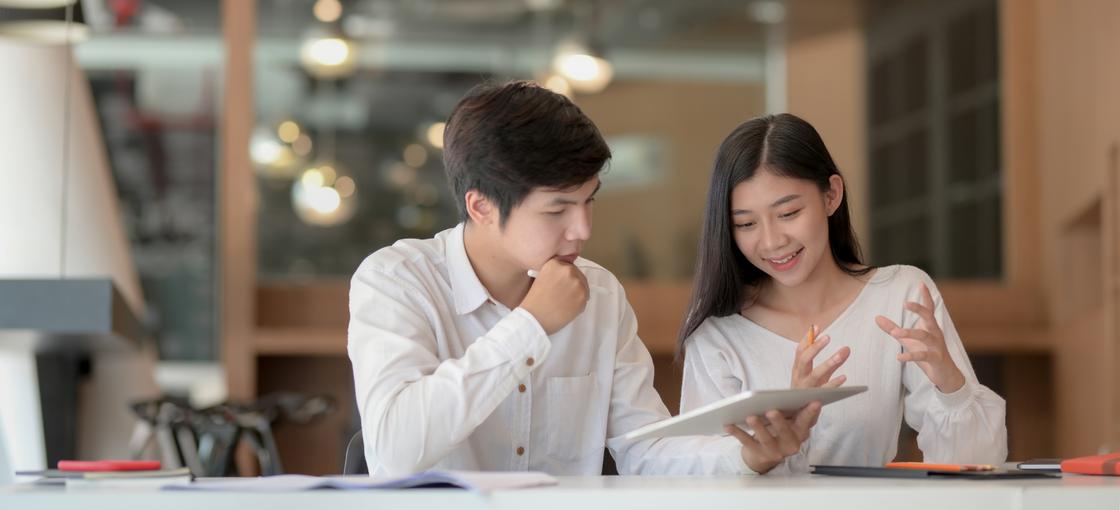 Карьера Дев