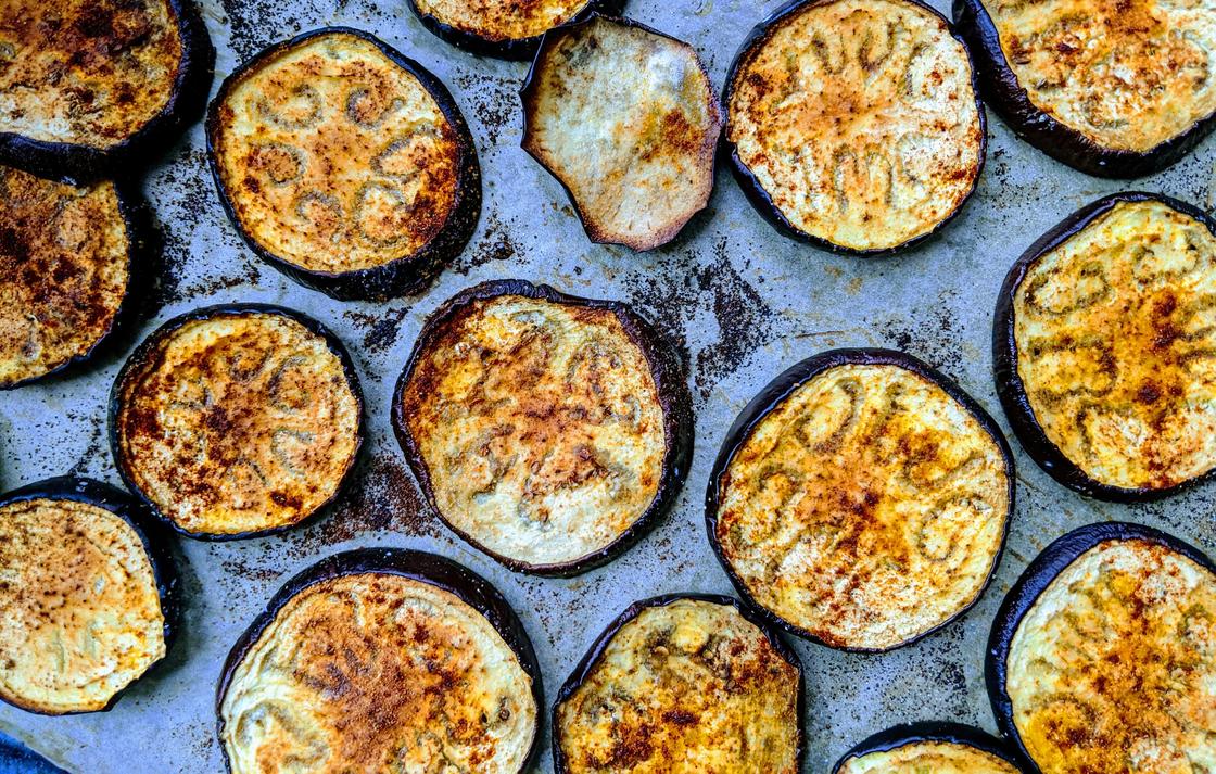 Заморозьте баклажаны на противне