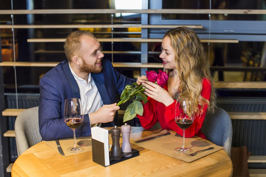 Восьмёрка Мечей: ограничение, страх и поиск выхода из ситуации Восьмерка мечей в раскладах на любовь и отношения