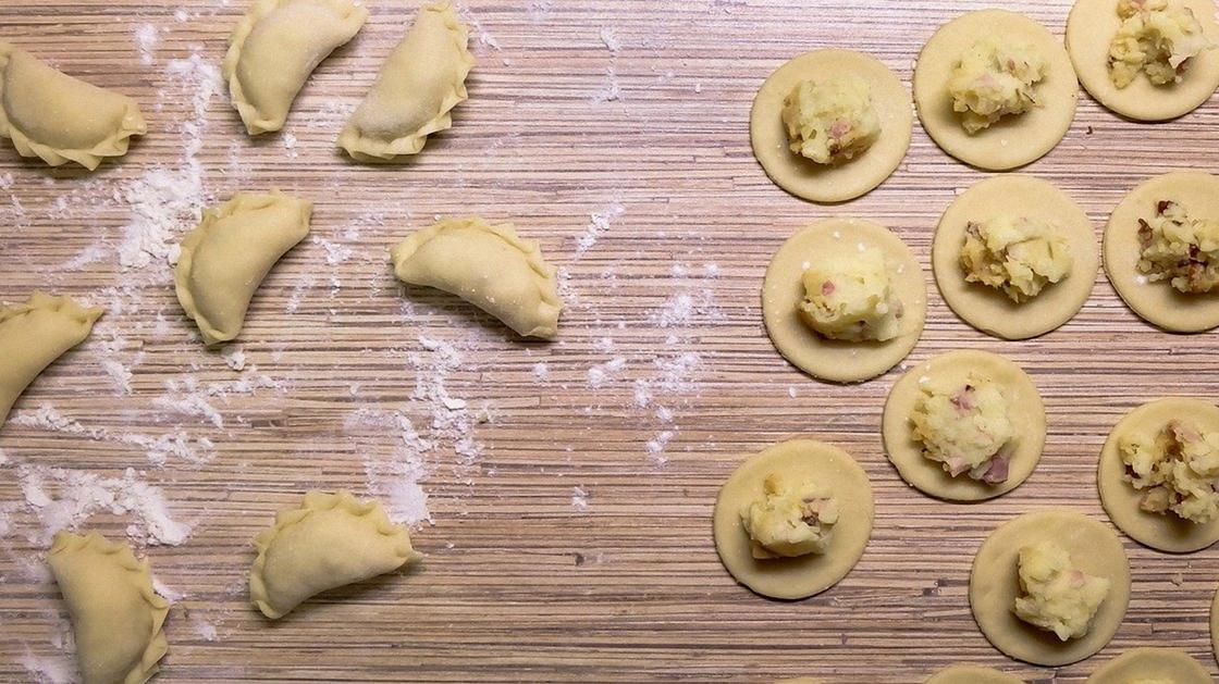 Сколько времени варить вареники на пару