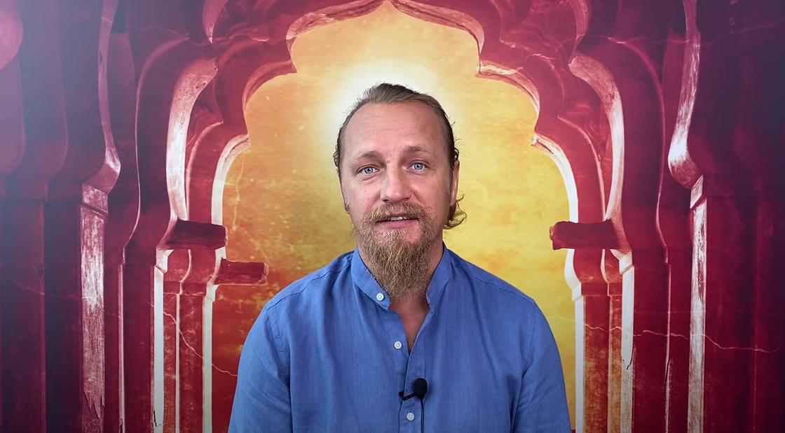 Дмитрий Троцкий: хиромантия, путь в проекте и философия успеха «Битва экстрасенсов» и помощь людям