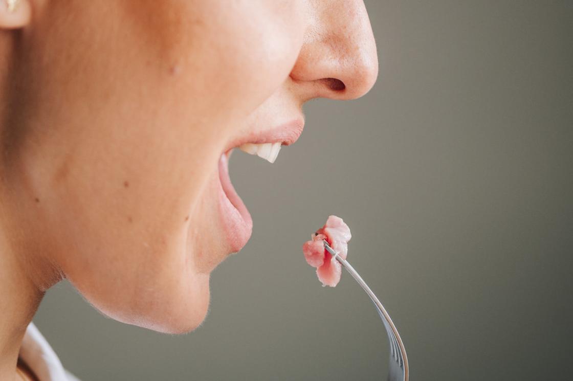 Популярность искусственного мяса связана с его преимуществами