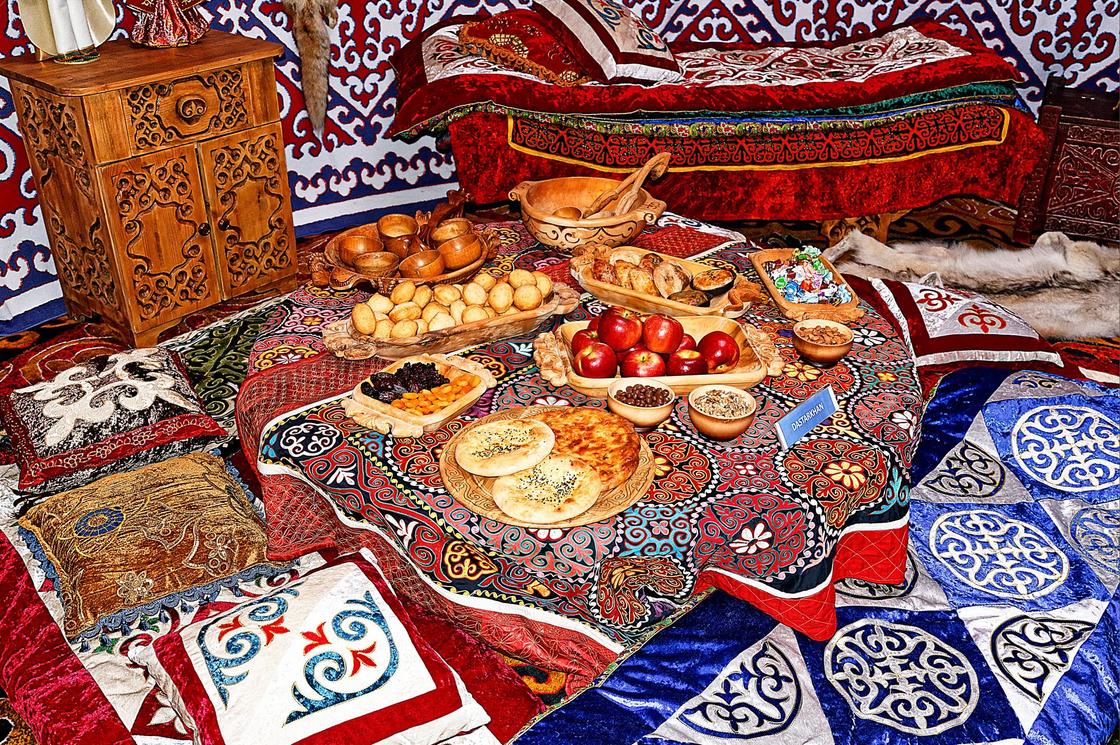 Как сервировать казахский стол: традиции и советы Используйте национальную посуду для блюд и напитков