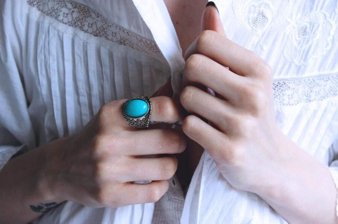 Сглаз и зависть: защита от негатива по советам Тины Каро Выберите камень-талисман