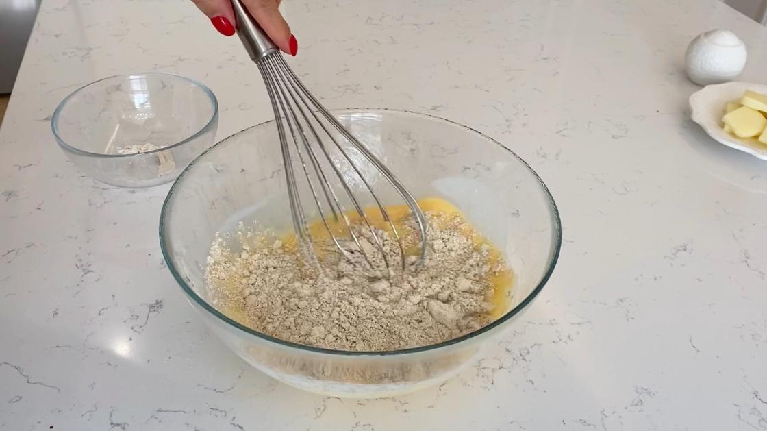 Полезные завтраки: лучшие утренние блюда от Гульжаннат Нурушевой Овсяные оладьи с сыром