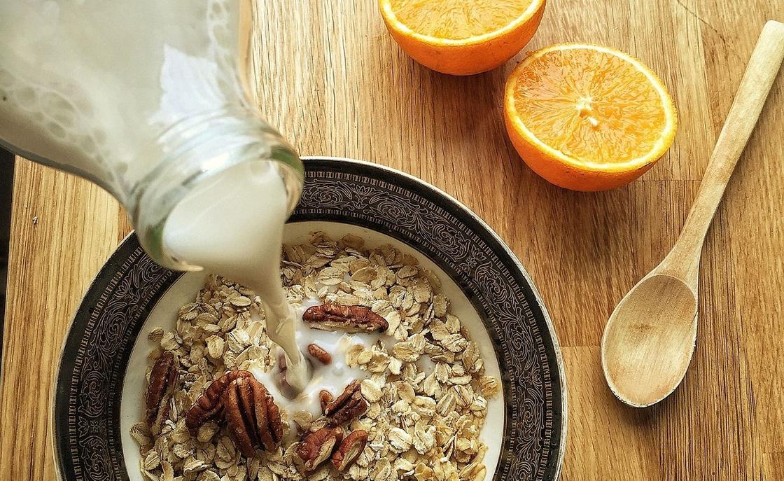 Как использовать миндальное молоко