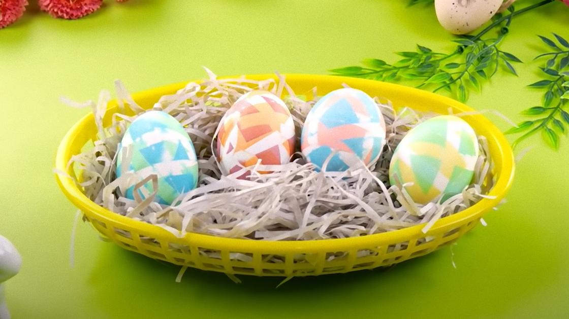 Как покрасить пасхальные яйца в 2025 году: 5 стильных идей Колорблокинг