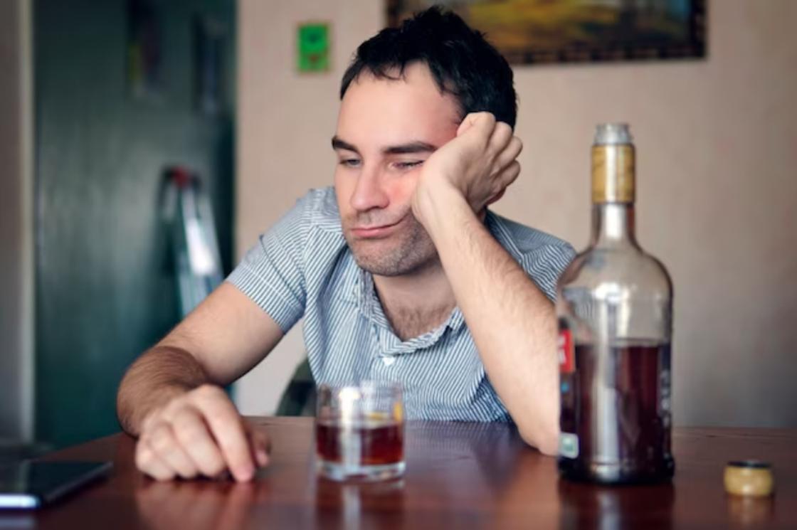 Аркан Луна: тайны, иллюзии и движение через неизвестность Значение в сочетании с другими картами