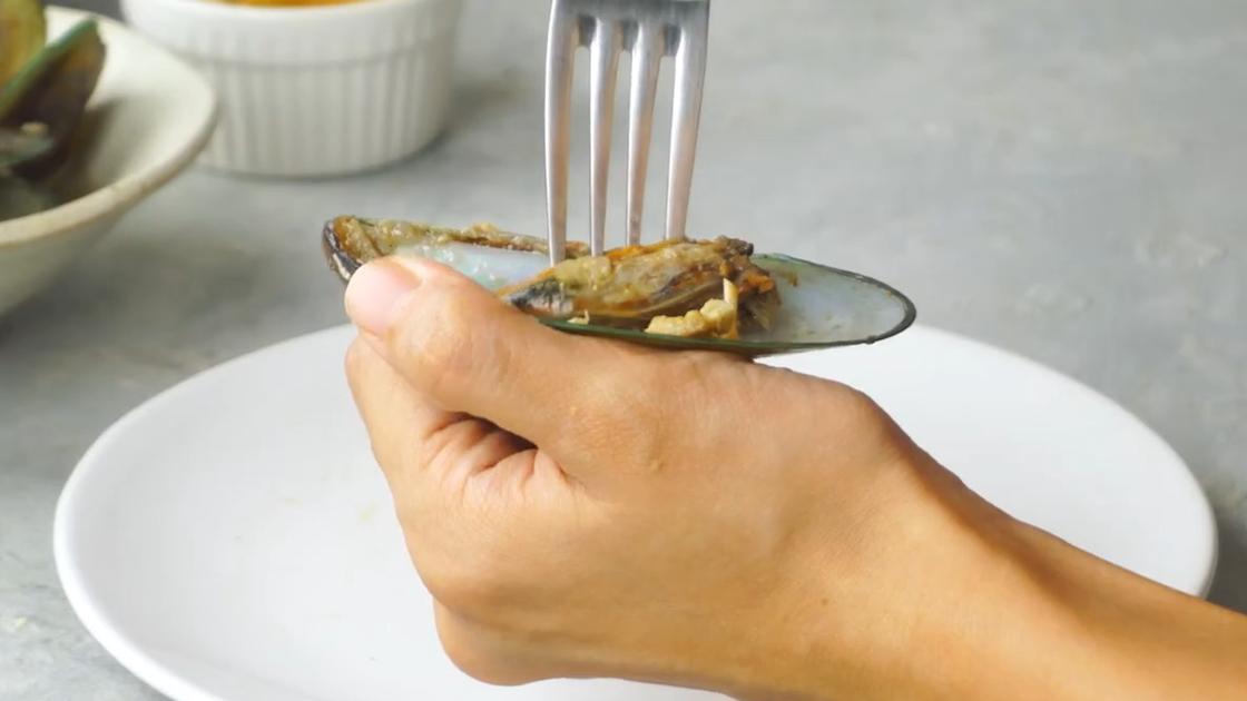 Мидии готовим дома изучаем технику приготовления в разных стилях Как правильно есть мидий в ресторане