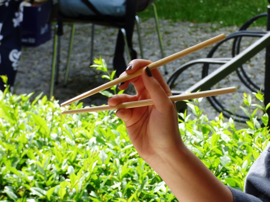 Как есть палочками: правила, хват и основные ошибки новичков Как пользоваться палочками для еды