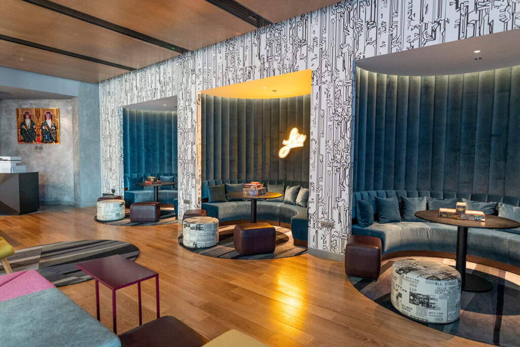Лоббі Aloft Muscat