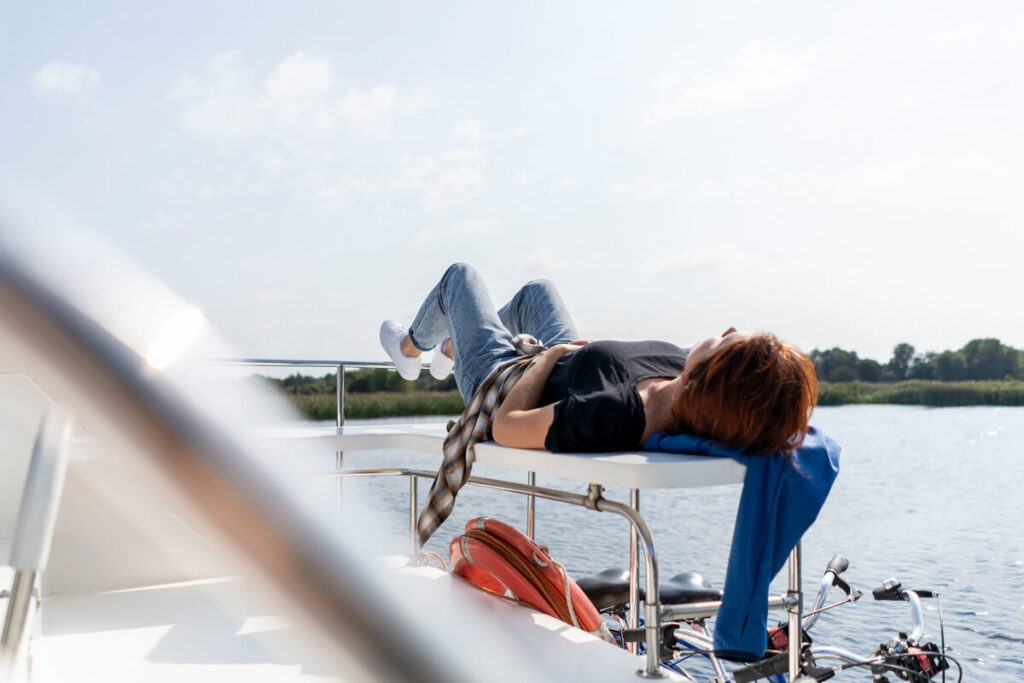 Houseboating in Ireland in the sun
