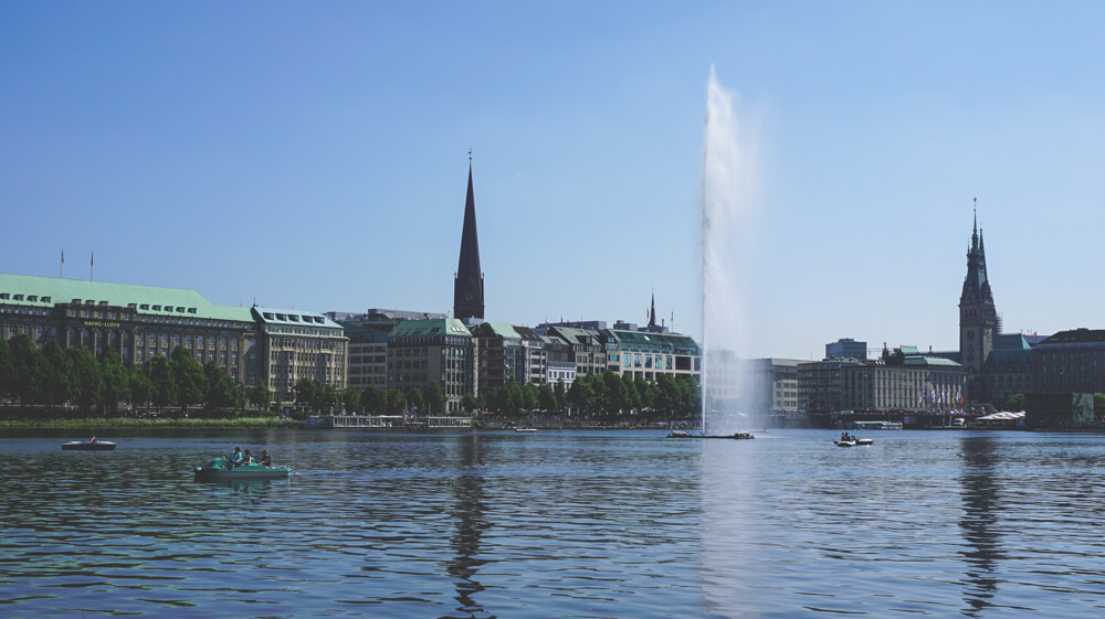 Binnenalster-Hamburg-Boote-Alster-Freizeit-Tretboote