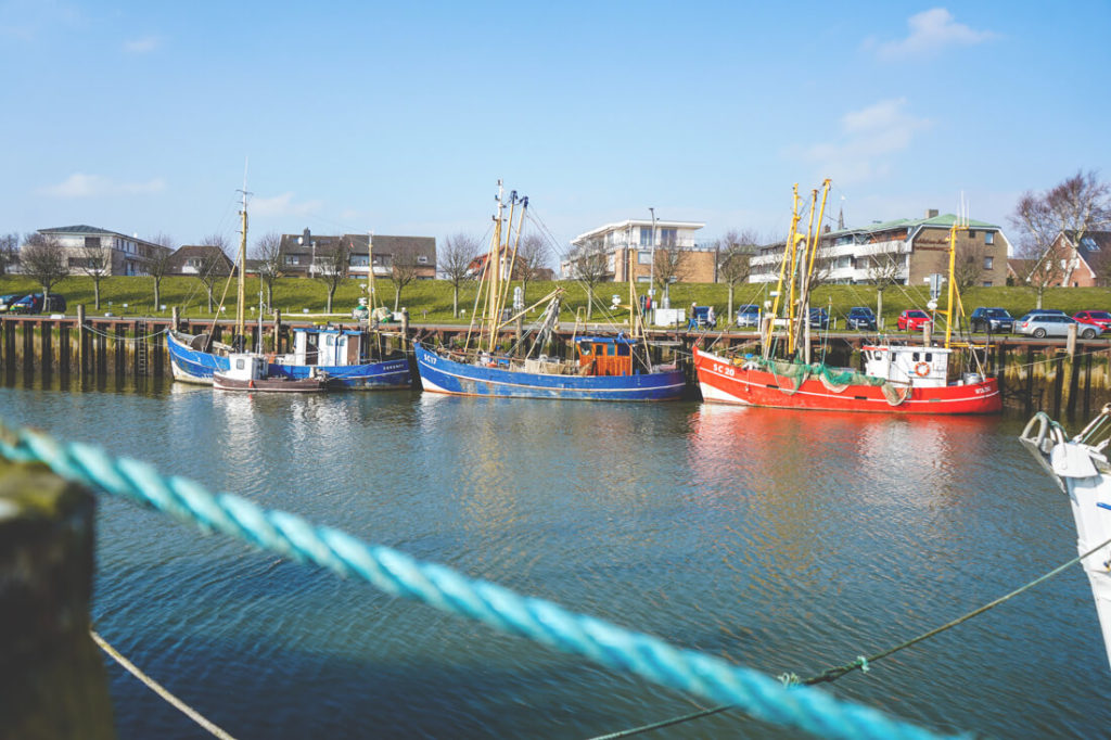 Buesum-Nordsee-Hafen-Schiffe-Boote