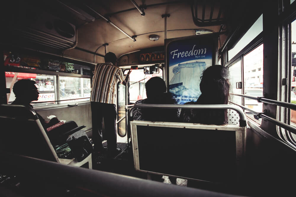 Bus-Fahren-Colombo-Sri-Lanka-Verkehr
