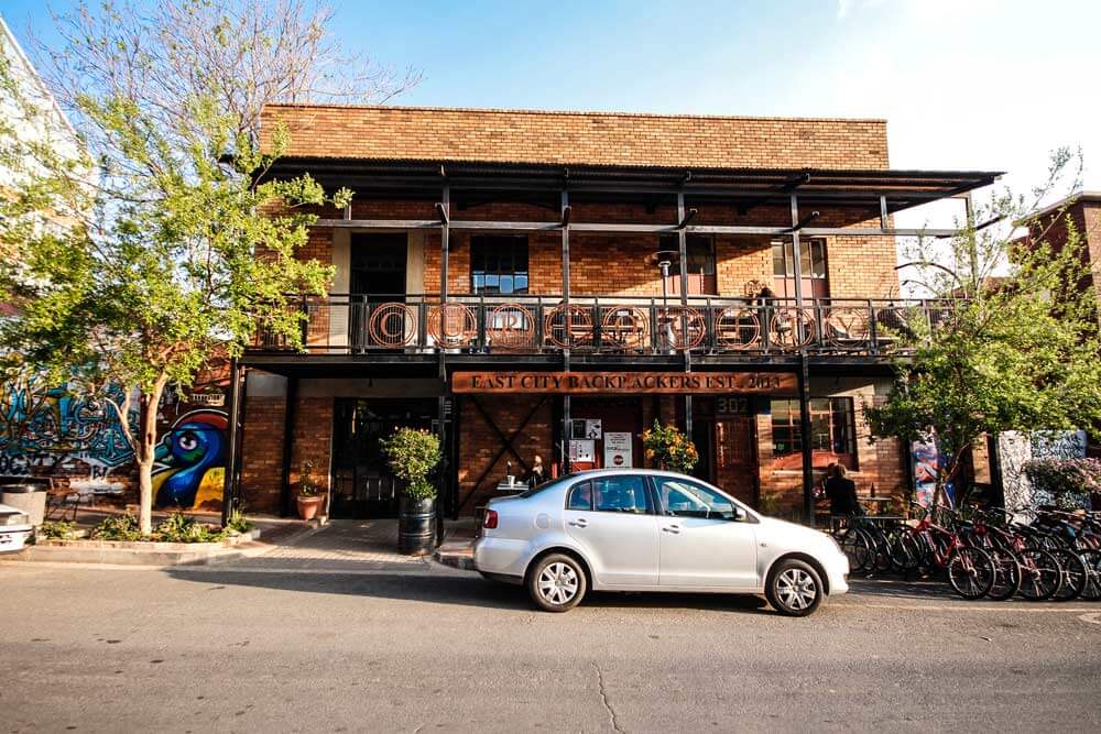 Curiocity-Hostel-Johannesburg-Maboneng-Strasse-Aussenansicht