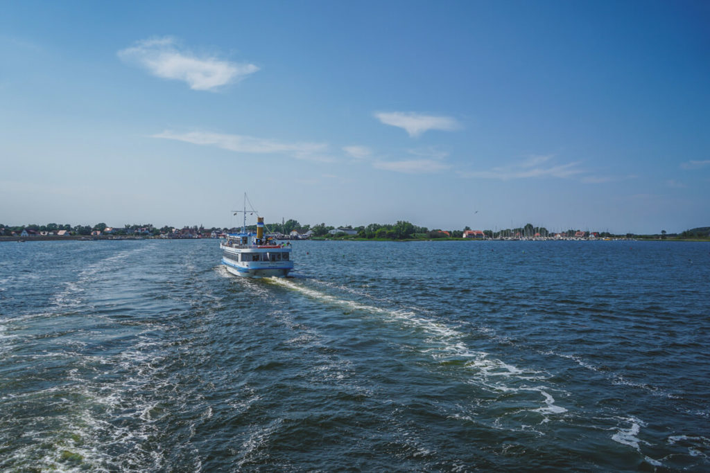 Faehre-Hiddensee-ab-Schaprode-nach-Vitte