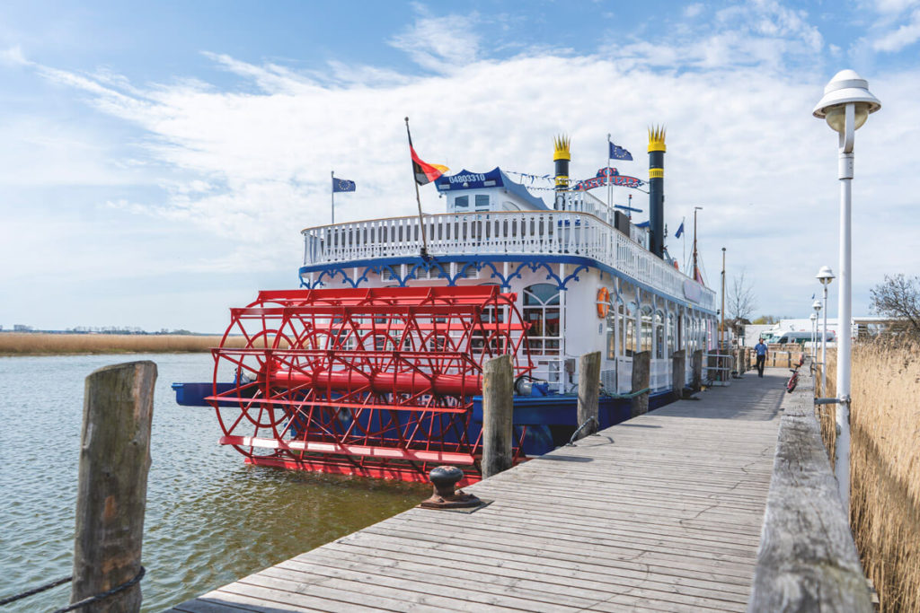 Fischland-Darss-Ostseebad-Zingst-Hafen-Raddampfer