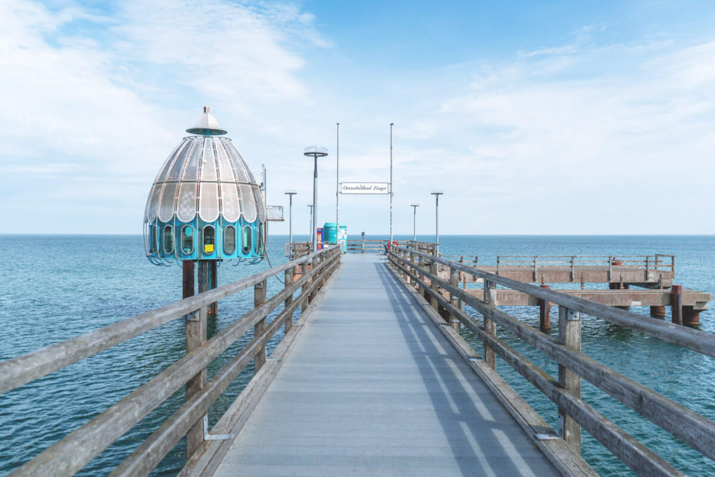 Fischland-Darss-Ostseebad-Zingst-Seebruecke-Tauchgondel
