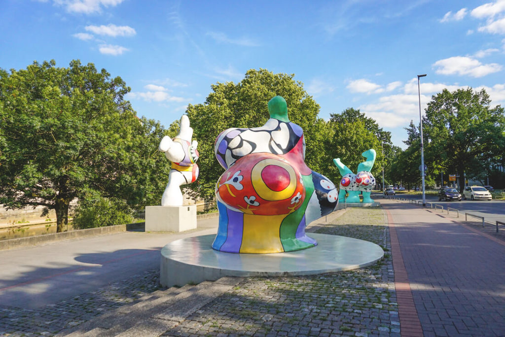Hannover-Tipps-Sehenswuerdigkeiten-Nanas-Leineufer