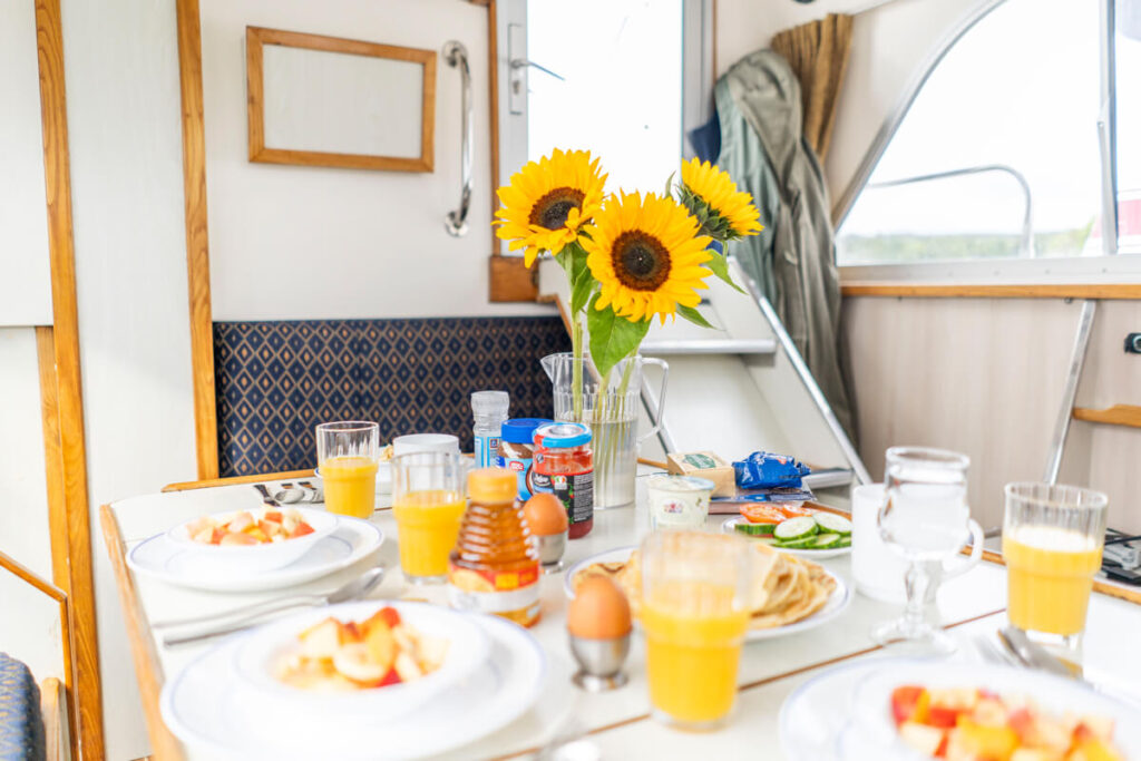 Breakfast on the houseboat