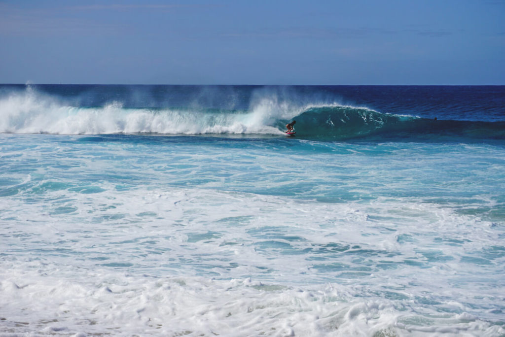 Hawaii-Highlights-North-Shore-Strand-Surfer-Oahu