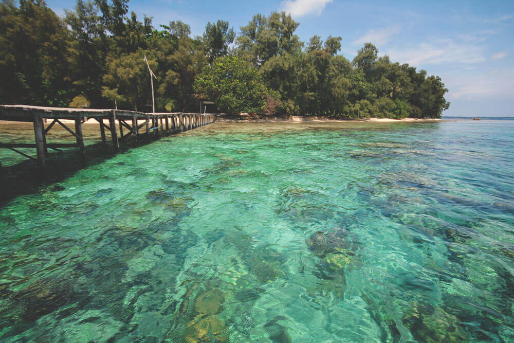 Indonesien-Thousand-Islands-Meer-kristallklar-Boot-Ausflug-Insel